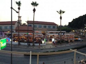 Центральная улица Айия-Напы вечером