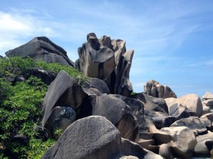гранитный валун остров Ла Диг