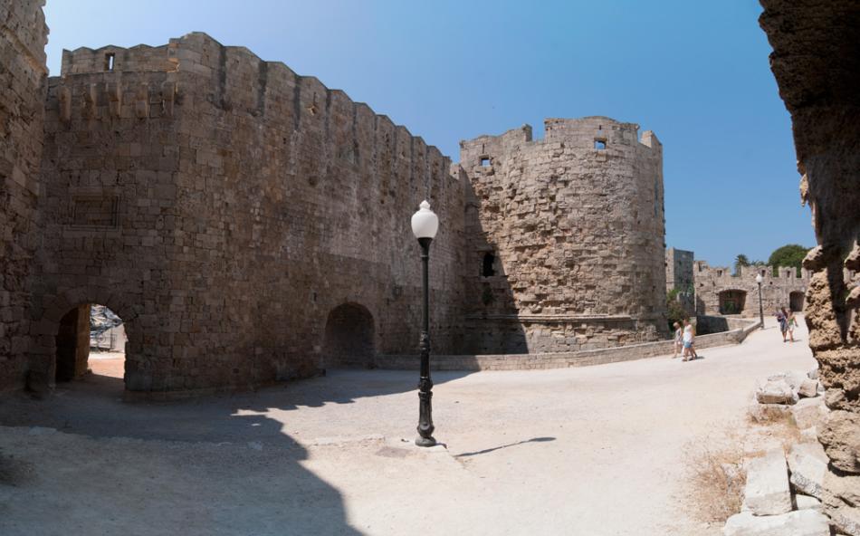 Стены старого города